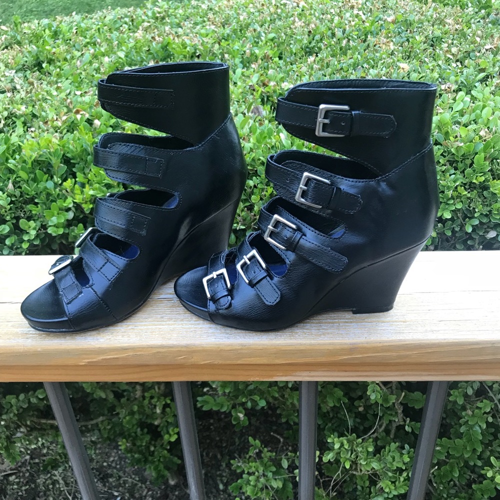 Black Wedges
